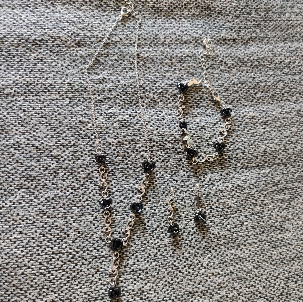 Black and Silver Jewelry Set
